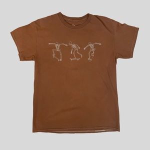 Tilly’s Skeleton Skateboarding Graphic Tee Shirt - women size small